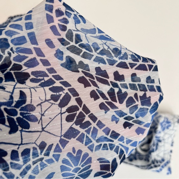 Chico's Women’s Blue and White Patterned Button Down Shirt -M (Chico’s 2) - Picture 8 of 9